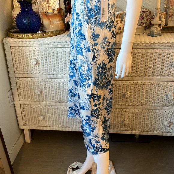 Reformation Sofia Floral 100% silk dress in Olympia print blue color Size 2 - Picture 7 of 12
